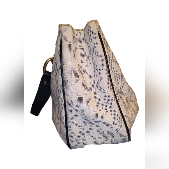 Michael Kors Signature Matching Set Fulton Chain Tote, Wallet and Coin Purse - Picture 4 of 17